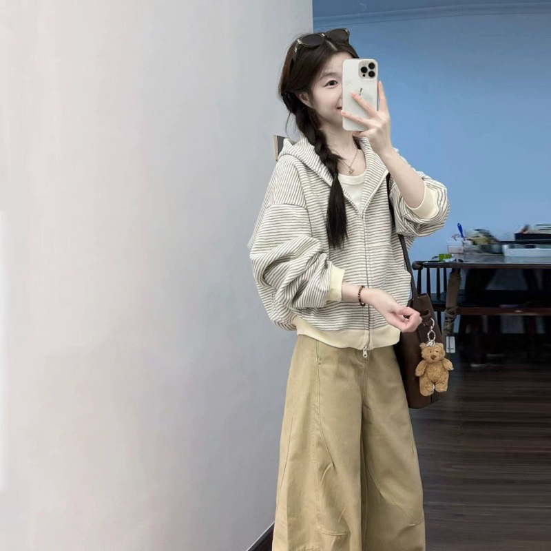 Collection Automne-Hiver 2026  - Winter Clothing Drawing avis et prix